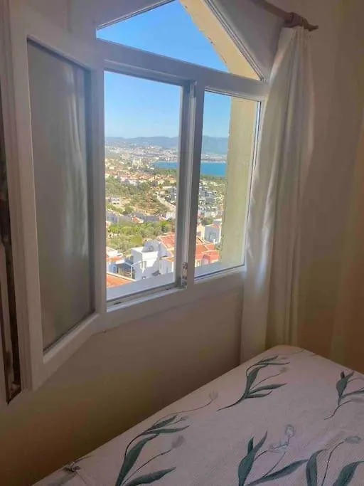 Deniz Manzarali, Havuzlu Ve Bahceli Triplex Villa Kusadasi