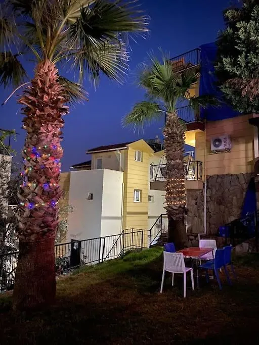 Deniz Manzarali, Havuzlu Ve Bahceli Triplex Villa Kusadasi