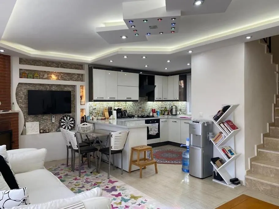 Deniz Manzarali, Havuzlu Ve Bahceli Triplex Villa Kusadasi